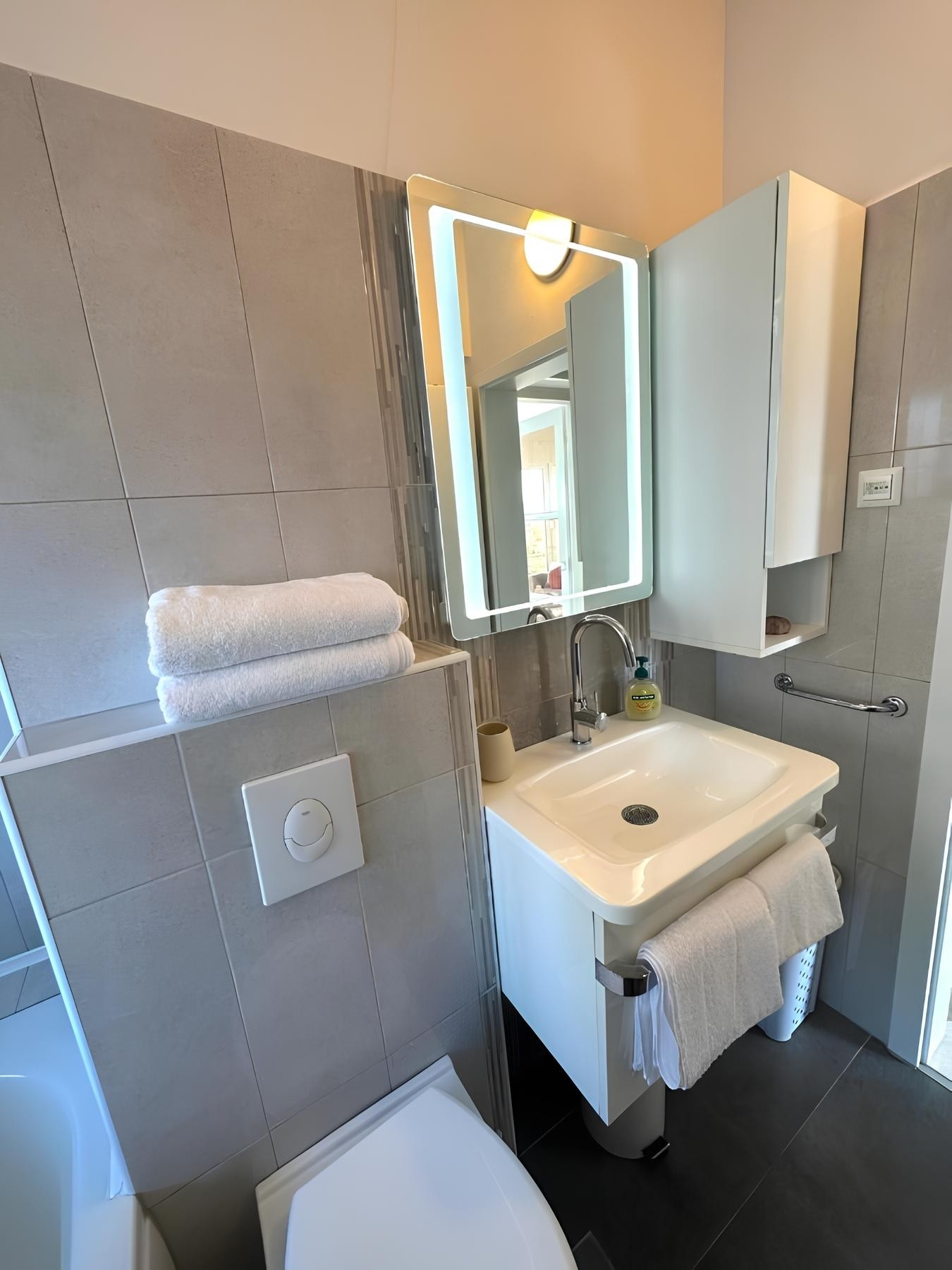 Trosobni apartman s balkonom i pogledom na more Zadar  A-a