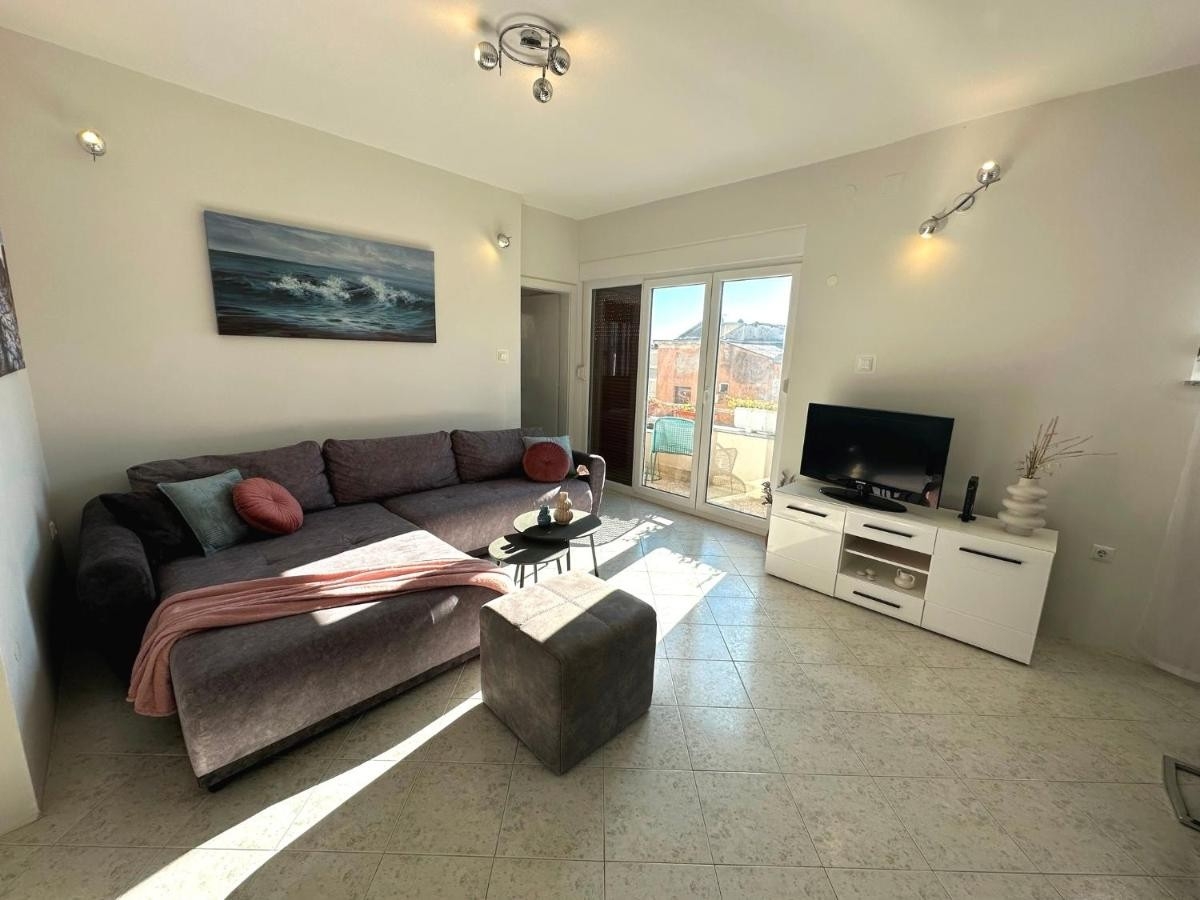 Trosobni apartman s balkonom i pogledom na more Zadar  A-a