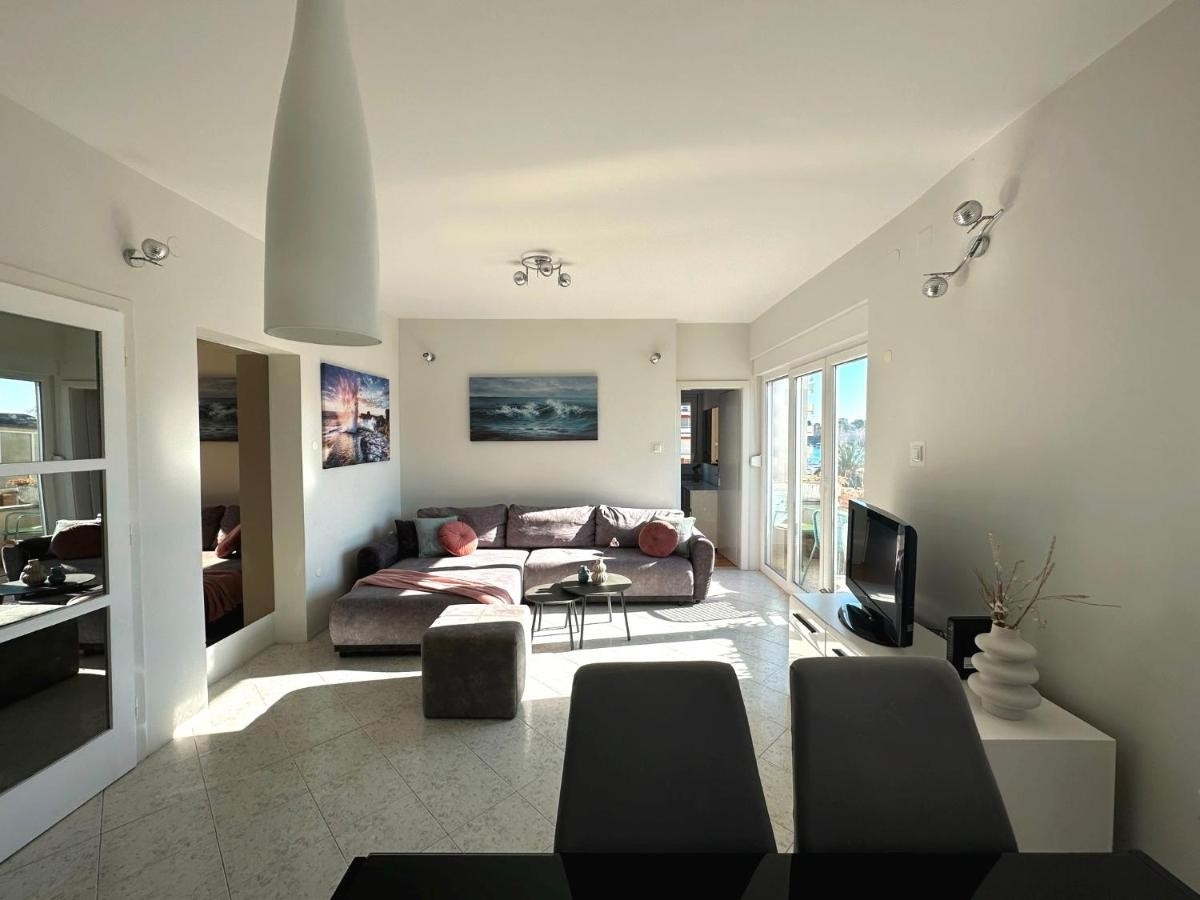 Three bedroom apartment with balcony and sea view Zadar (A-24250-a) Three bedroom apartment with balcony and sea view Zadar (A-24250-a)