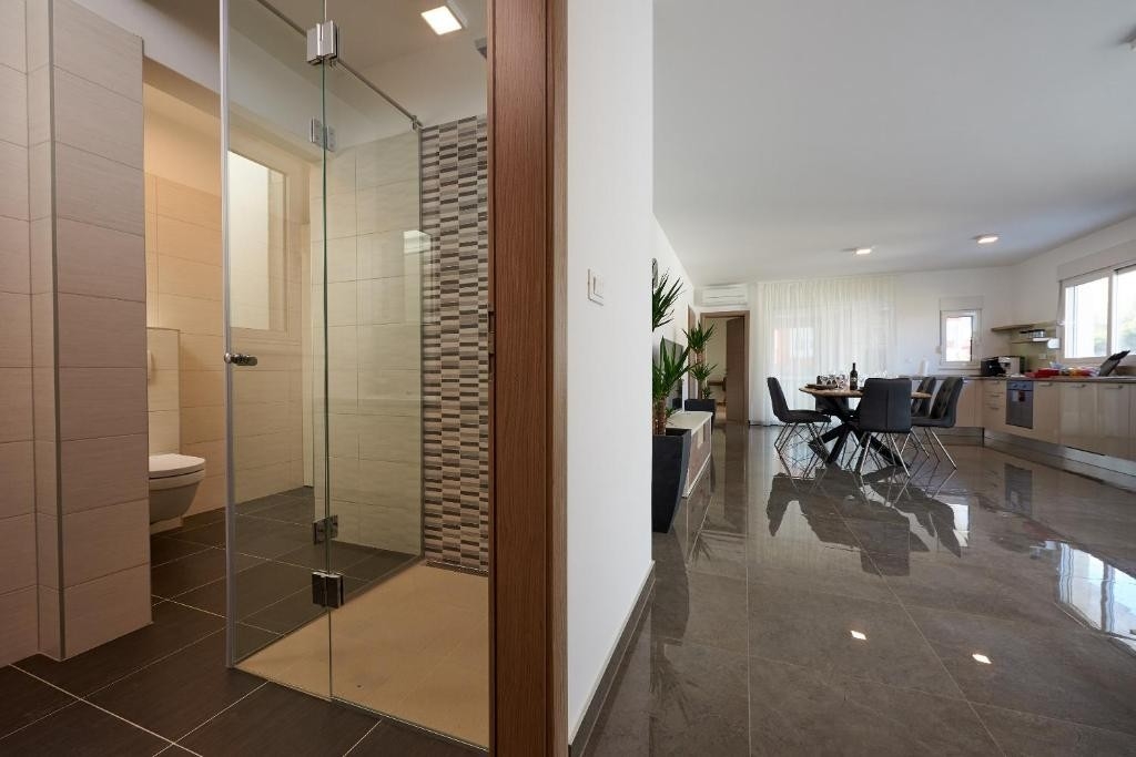 Three bedroom apartment with terrace and sea view Arbanija, Čiovo  A-a