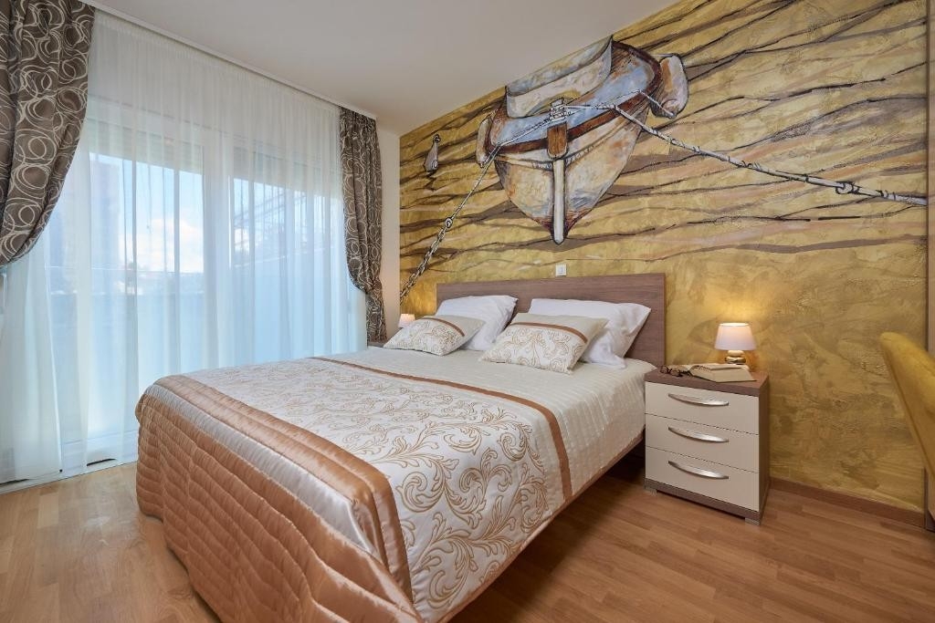 Three bedroom apartment with terrace and sea view Arbanija, Čiovo  A-a