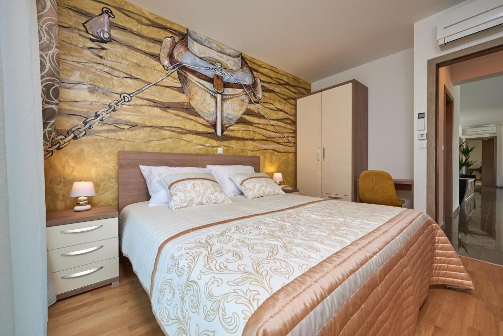 Three bedroom apartment with terrace and sea view Arbanija, Čiovo  A-a