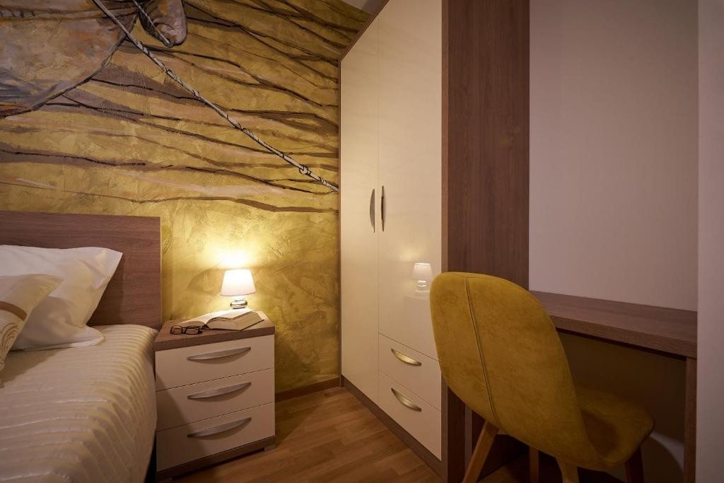 Three bedroom apartment with terrace and sea view Arbanija, Čiovo  A-a