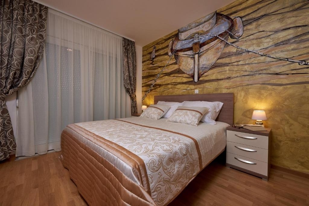 Three bedroom apartment with terrace and sea view Arbanija, Čiovo  A-a