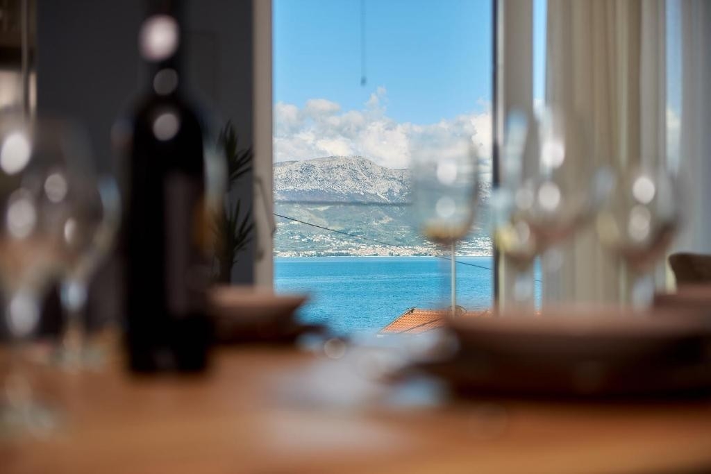 Three bedroom apartment with terrace and sea view Arbanija, Čiovo (A-24254-a)