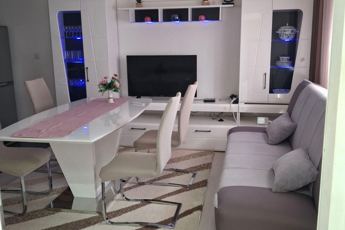 One bedroom apartment with terrace Novi Vinodolski  A-a