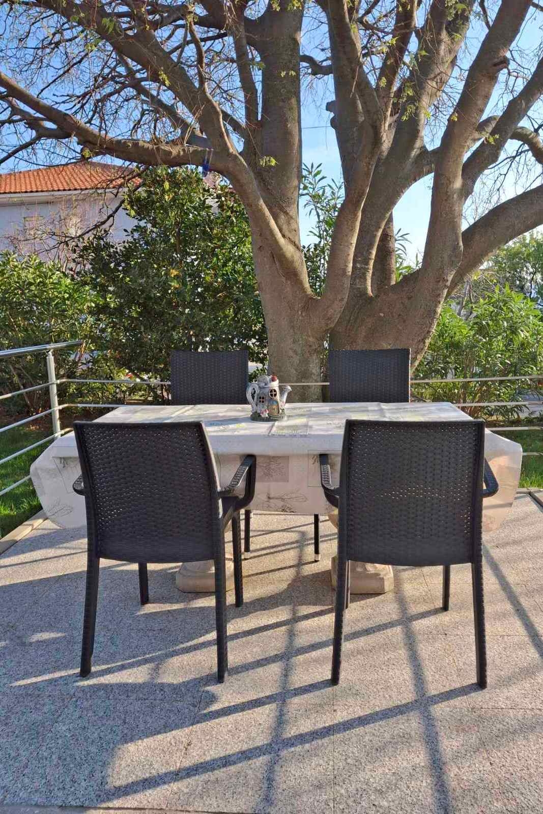 One bedroom apartment with terrace Novi Vinodolski  A-a