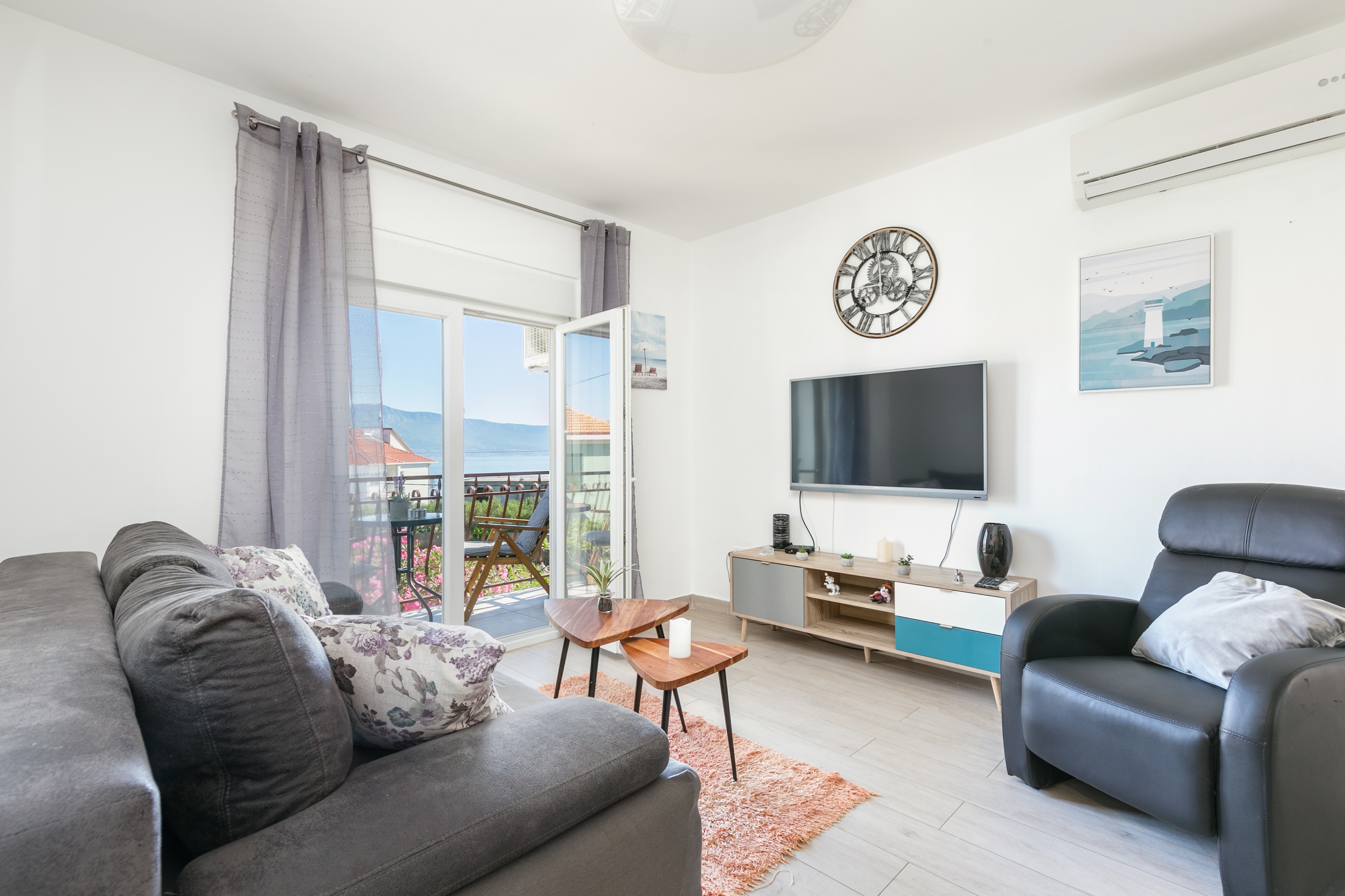 Three bedroom apartment with balcony and sea view Slatine, Čiovo (A-24266-a)