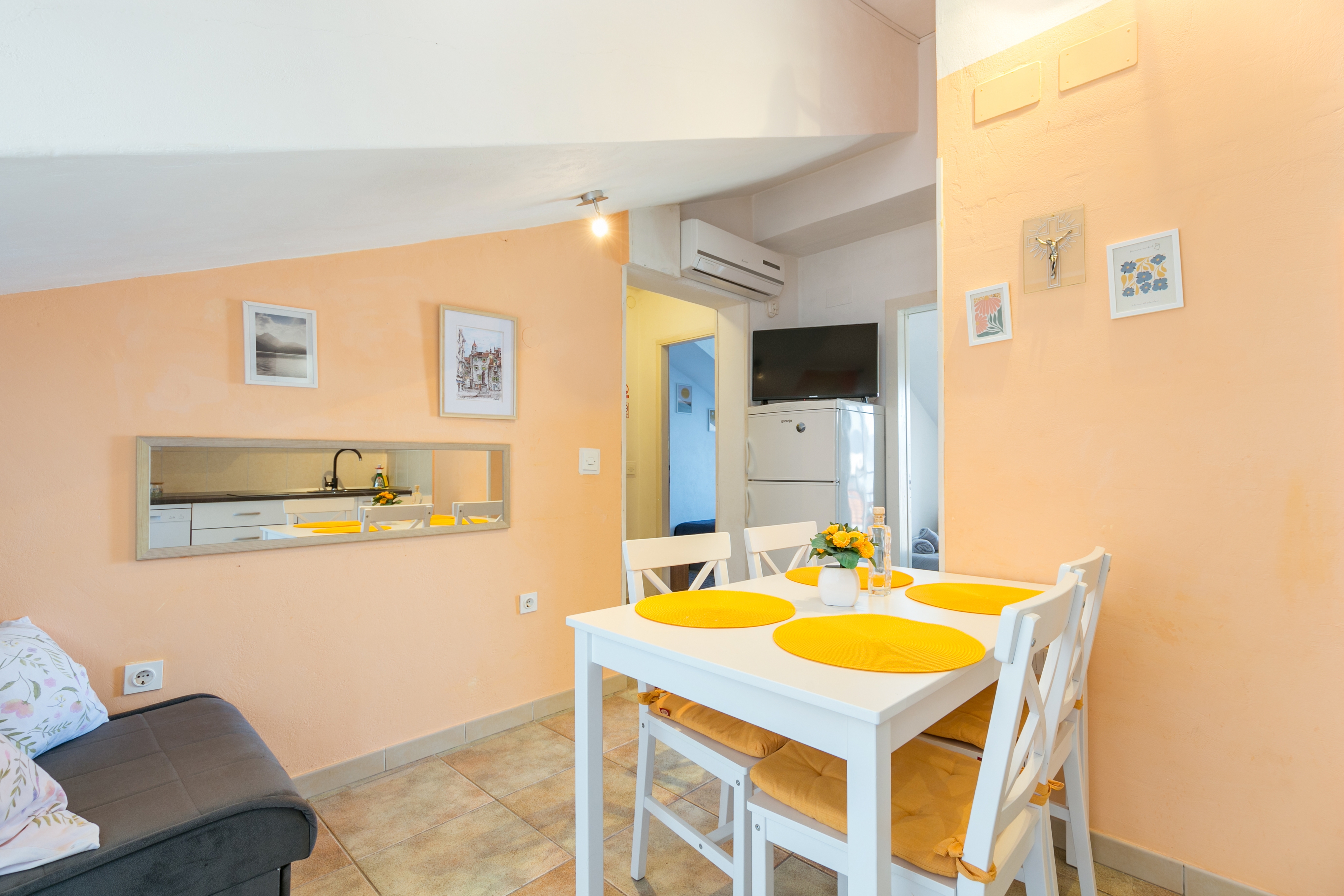 Two bedroom apartment with balcony and sea view Slatine, Čiovo (A-24266-b) Two bedroom apartment with balcony and sea view Slatine, Čiovo (A-24266-b)