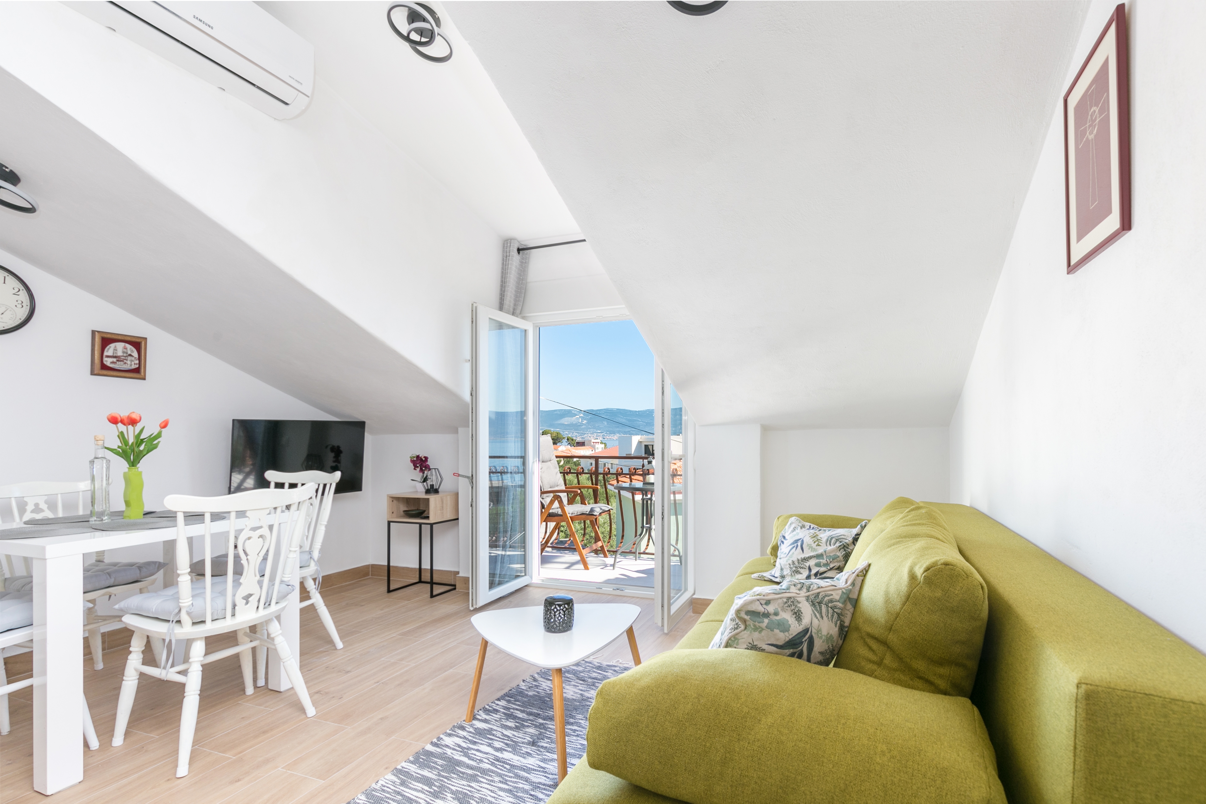 One bedroom apartment with balcony and sea view Slatine, Čiovo (A-24266-c)