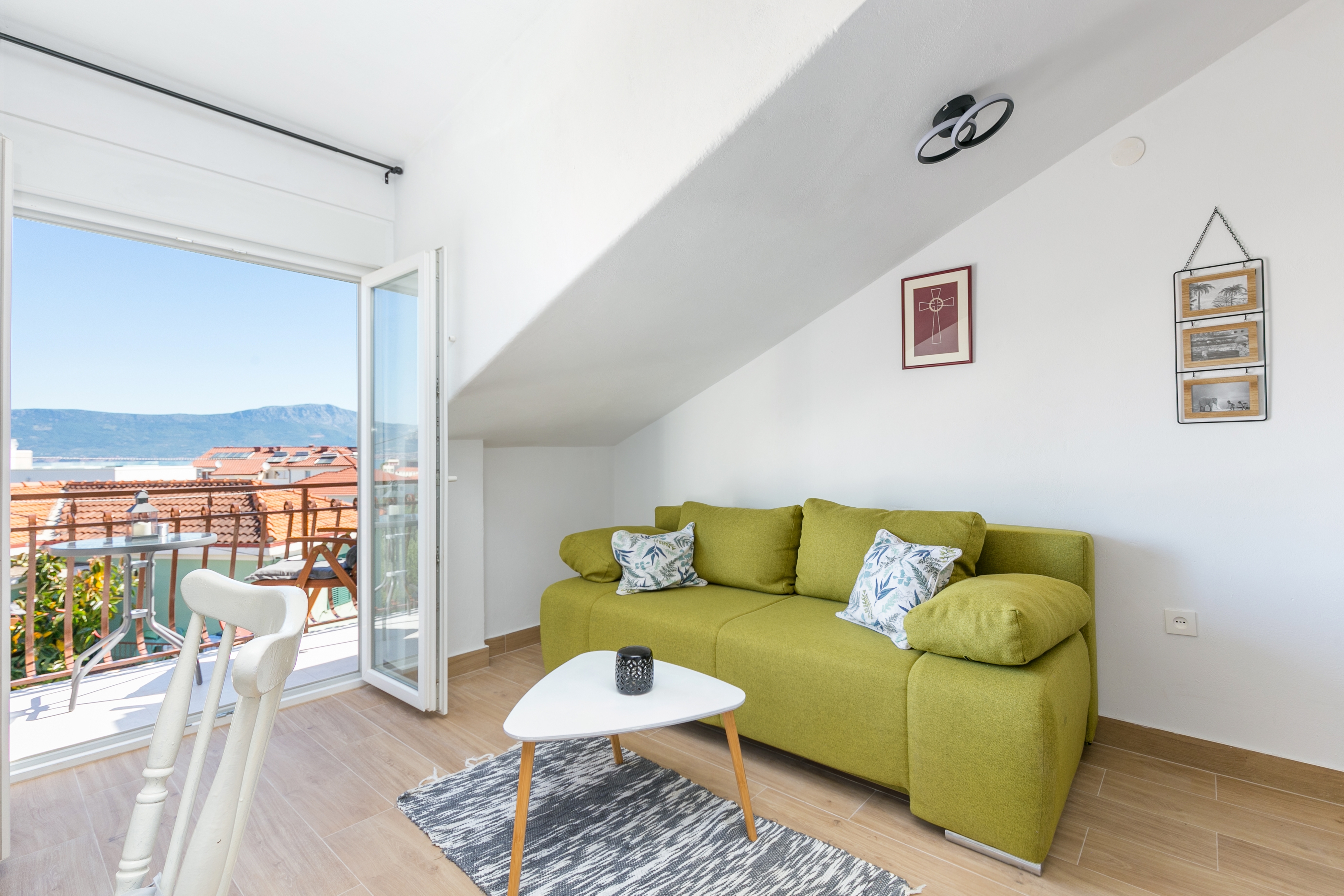 One bedroom apartment with balcony and sea view Slatine, Čiovo (A-24266-c)