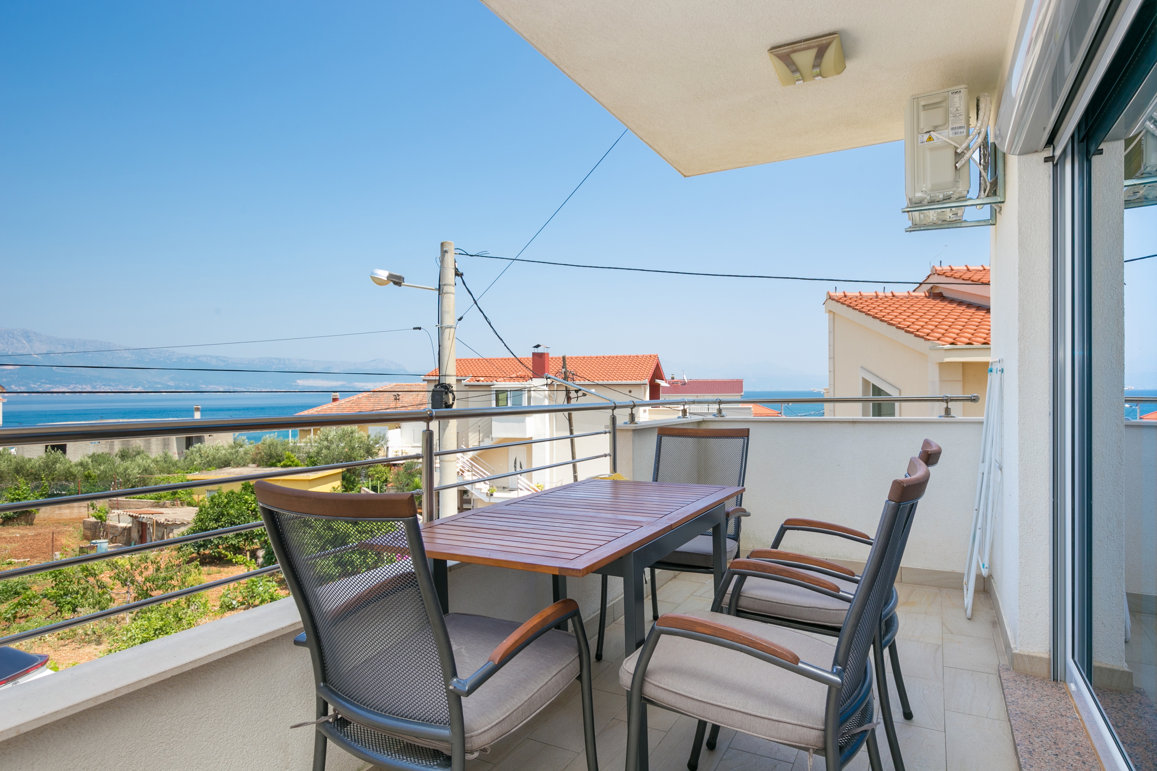 One bedroom apartment with terrace and sea view Slatine, Čiovo (A-24266-d)