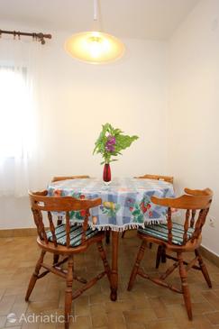 Dining room Vis, Dining room in the apartment.