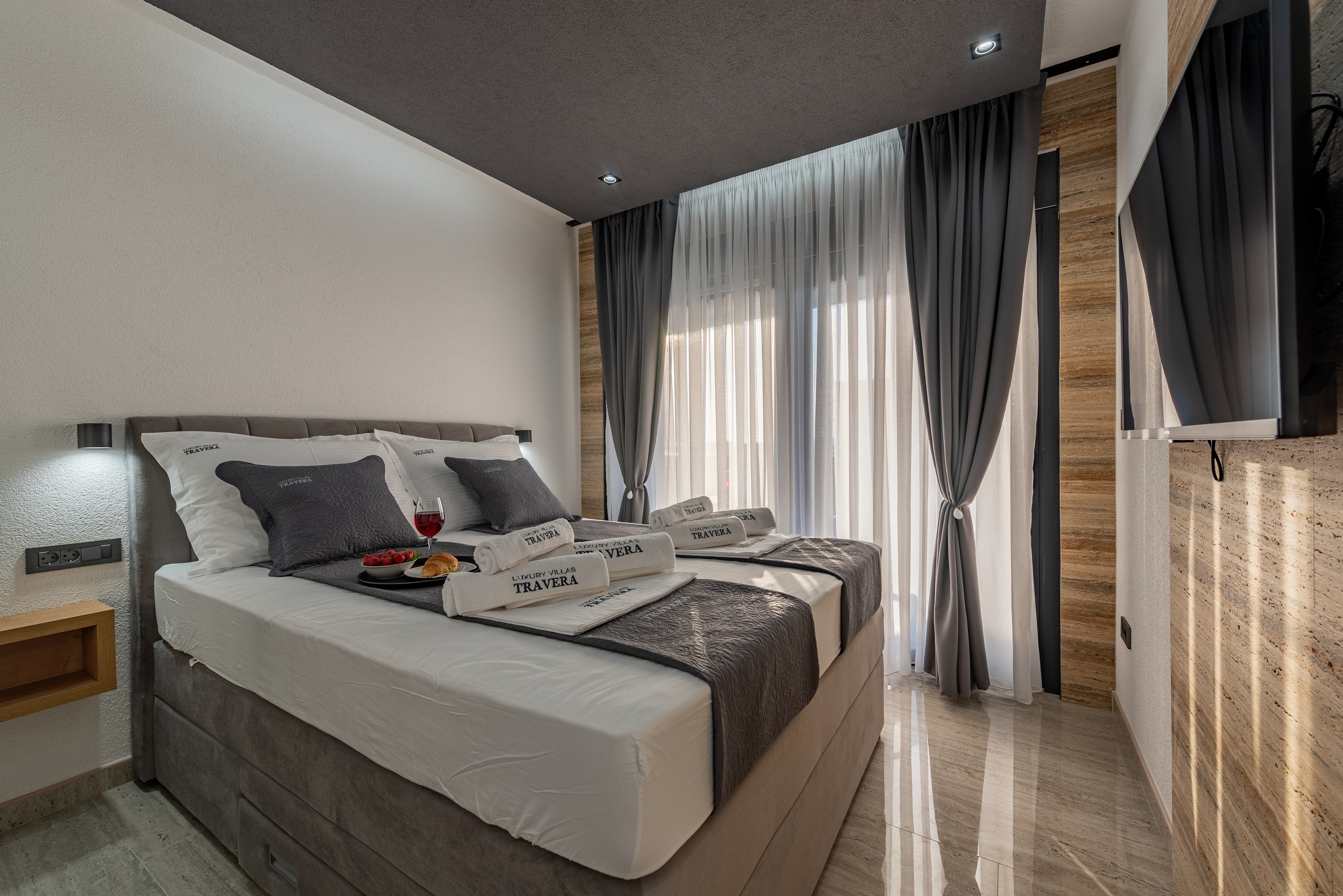 Comfortable and spacious house with terrace and sea view Privlaka, Zadar  K