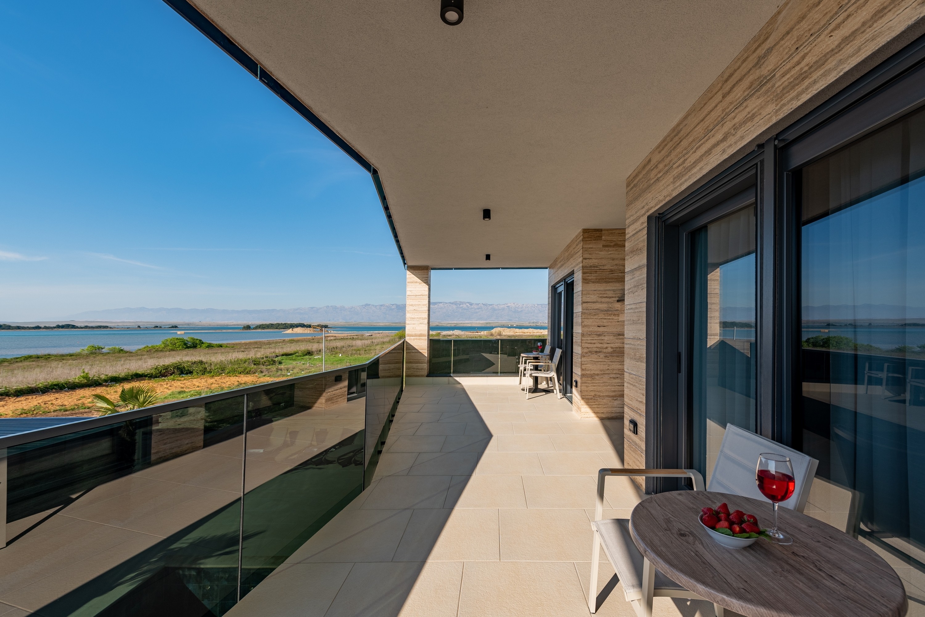 Comfortable and spacious house with terrace and sea view Privlaka, Zadar  K