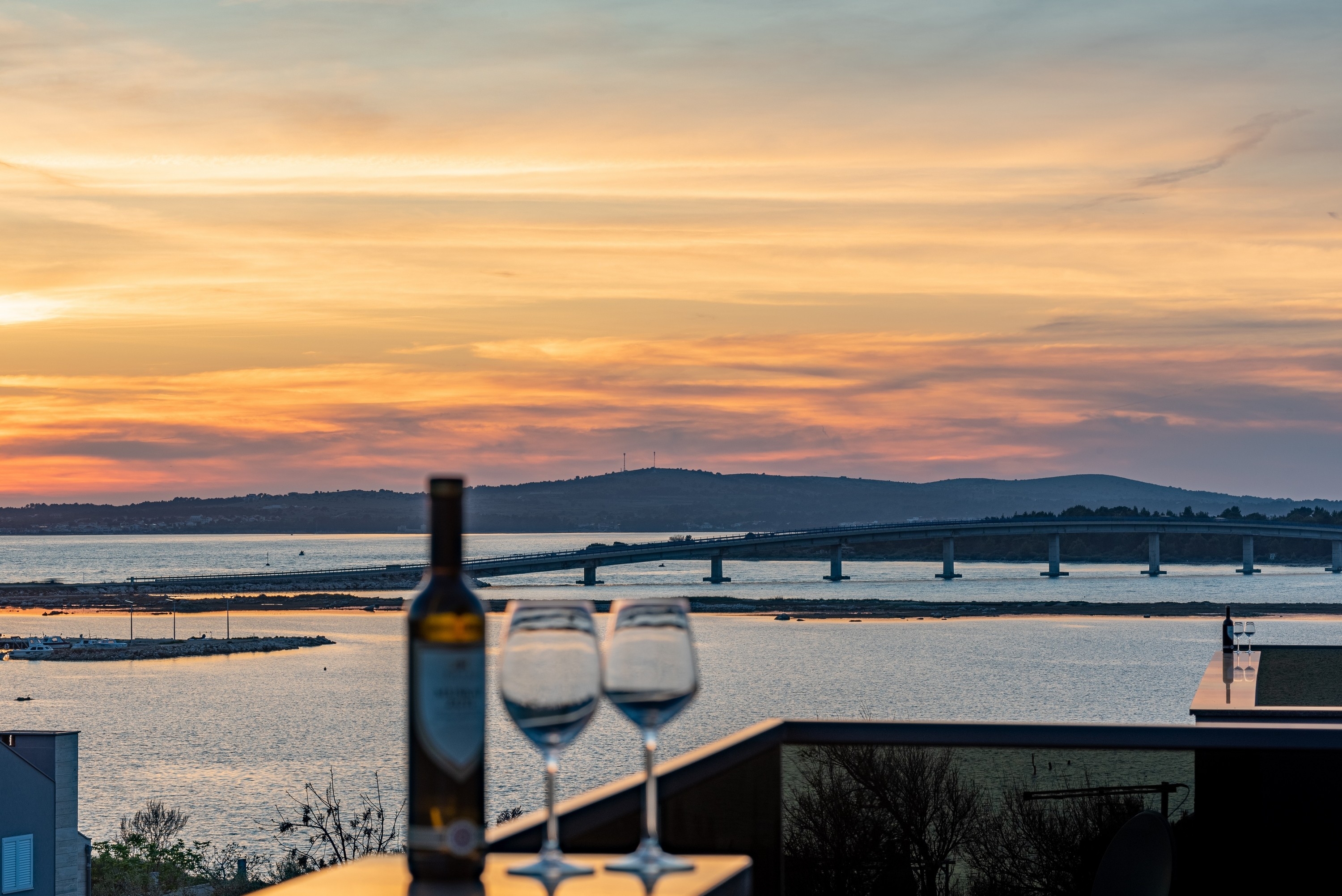 Comfortable and spacious house with terrace and sea view Privlaka, Zadar  K