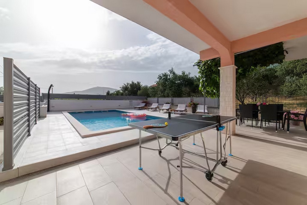 Three bedroom apartment with terrace and sea view Kaštel Stari, Kaštela (A-24273-a)