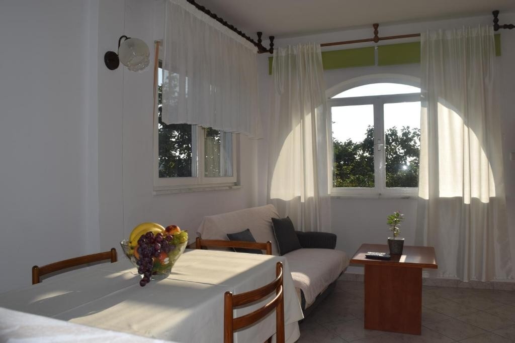 One bedroom apartment with air-conditioning Barbat, Rab (A-24277-b)