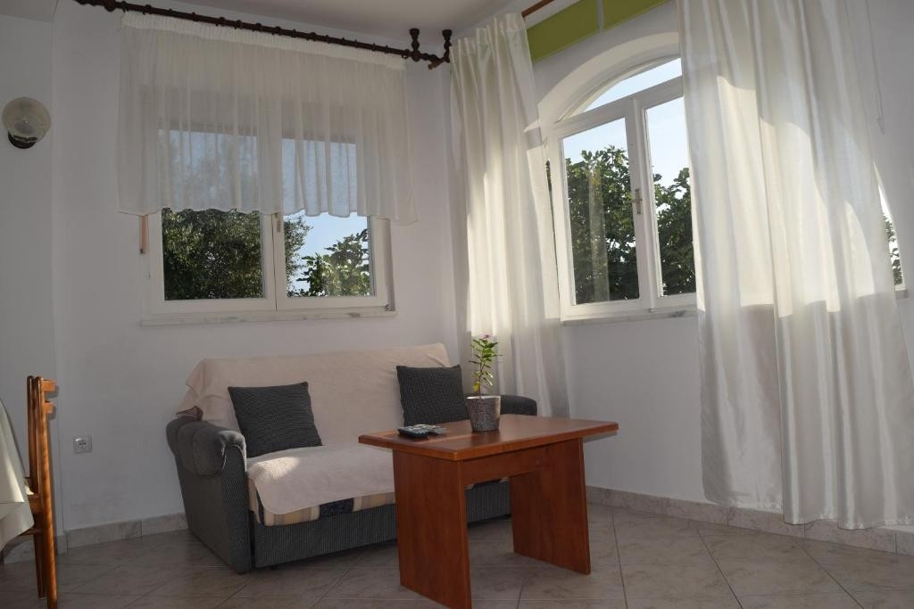 One bedroom apartment with air-conditioning Barbat, Rab (A-24277-b) One bedroom apartment with air-conditioning Barbat, Rab (A-24277-b)