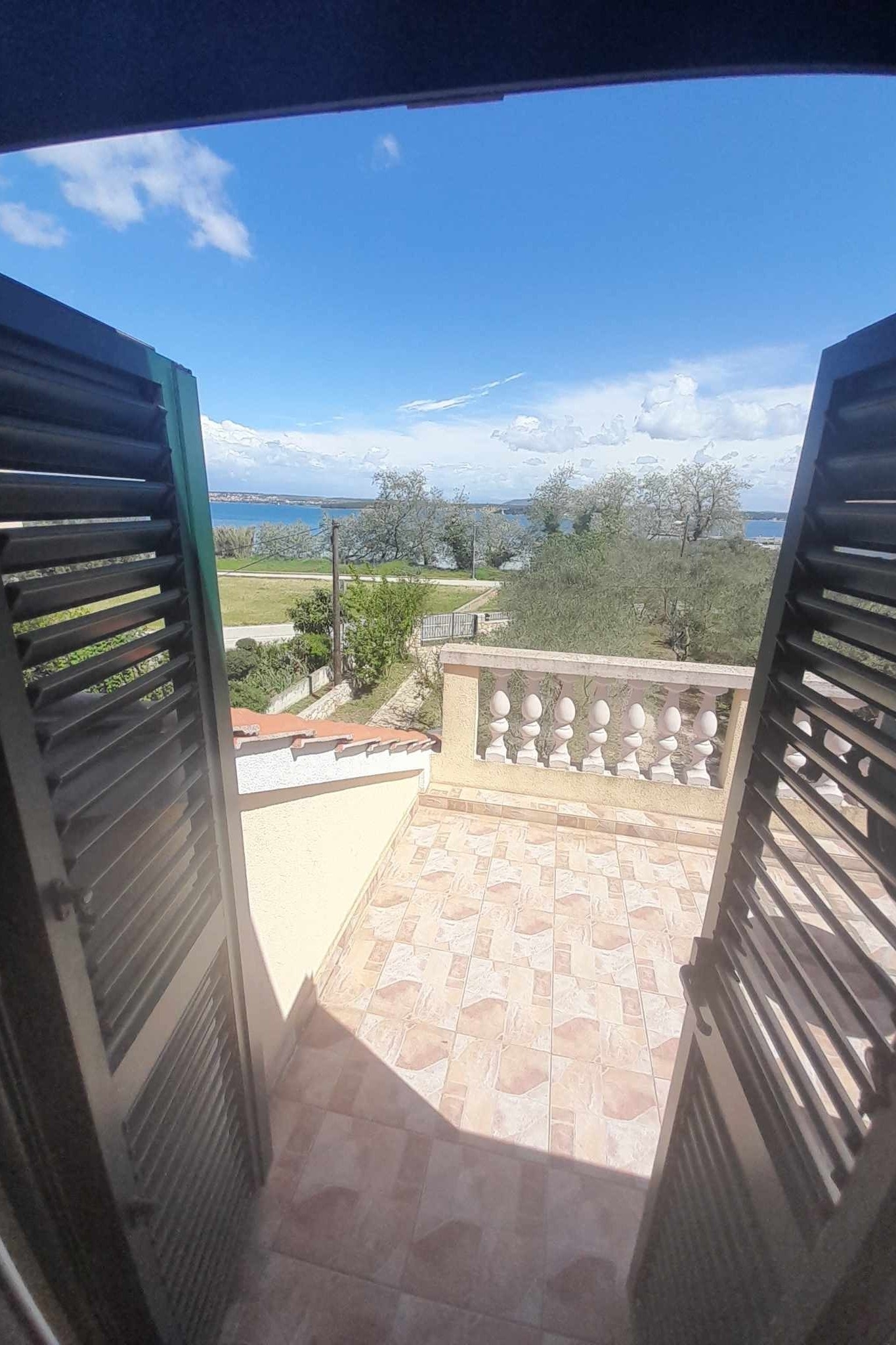 One bedroom apartment with terrace and sea view Tkon, Pašman  A-a