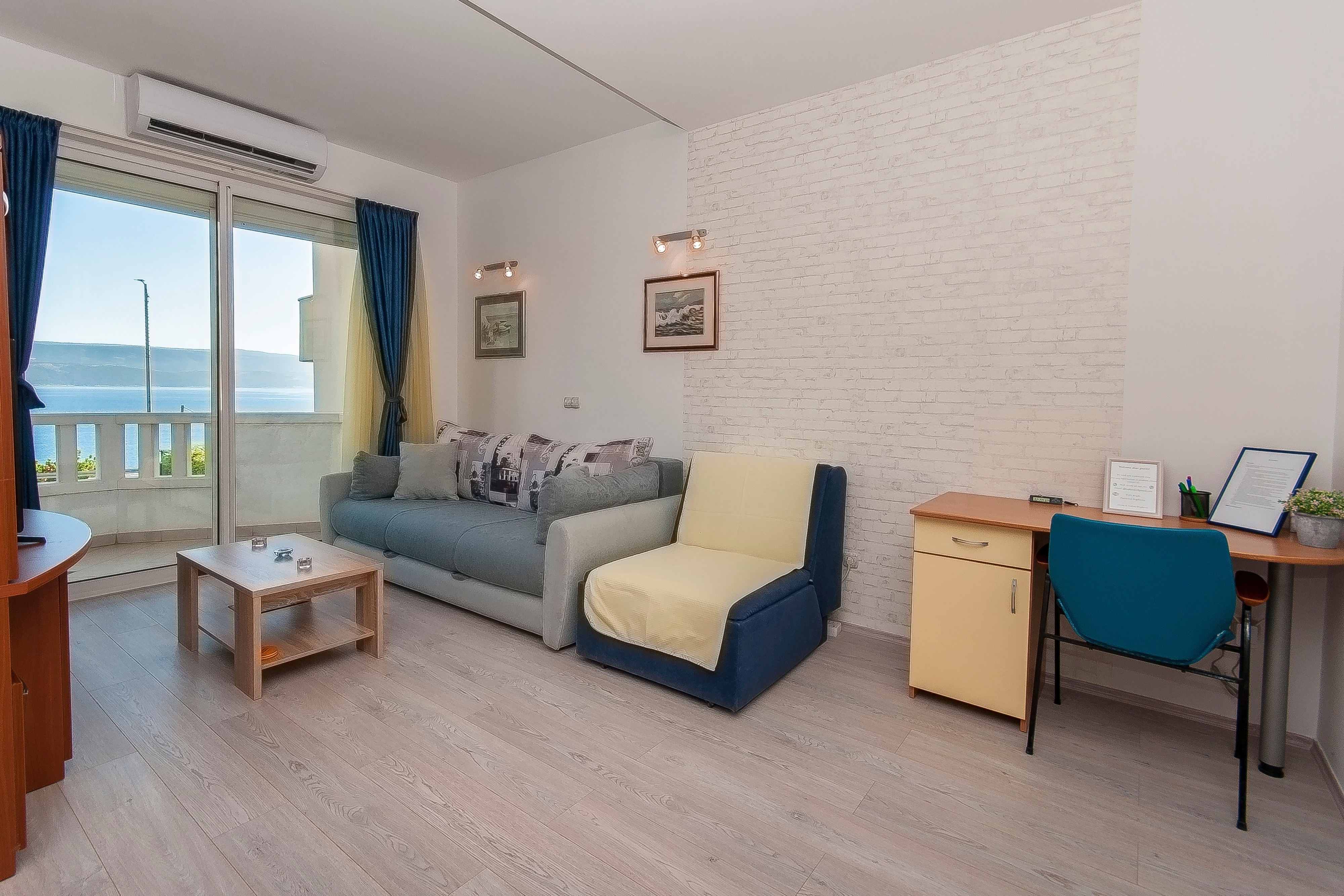 Three bedroom house with balcony and sea view Stanići, Omiš (K-24285)