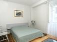 Bedroom Komiža, Bedroom in the studio-apartment, air condition available, (pet friendly) and WiFi.