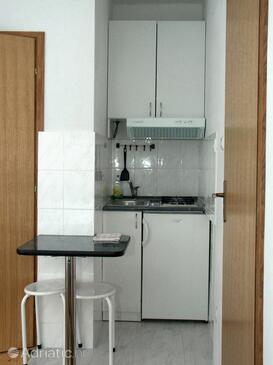 Komiža, Kitchen in the studio-apartment, (pet friendly) and WiFi.