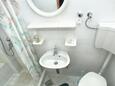 Komiža, Bathroom in the studio-apartment, (pet friendly) and WiFi.