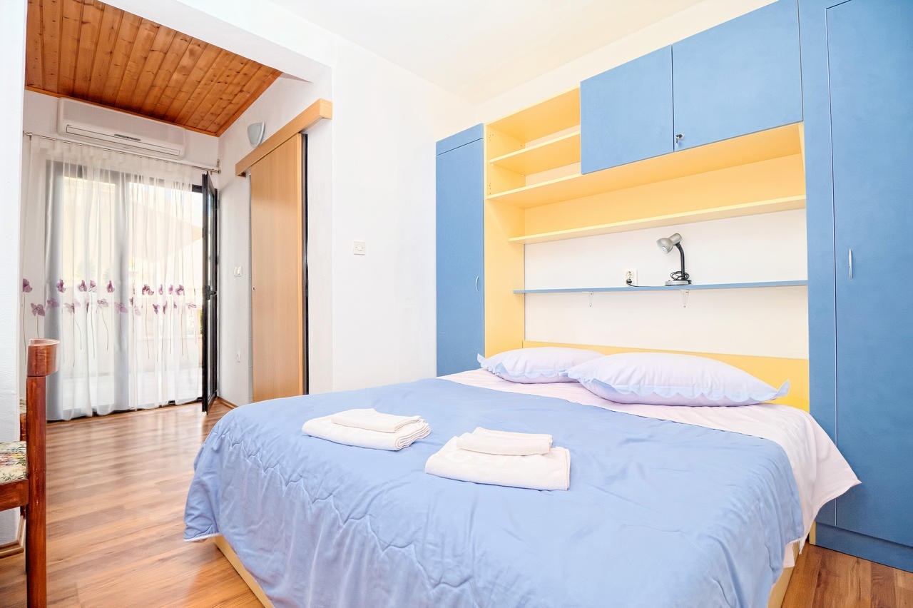 Two bedroom apartment with terrace and sea view Živogošće - Blato (Makarska) (A-24290-b) Two bedroom apartment with terrace and sea view Živogošće - Blato (Makarska) (A-24290-b)