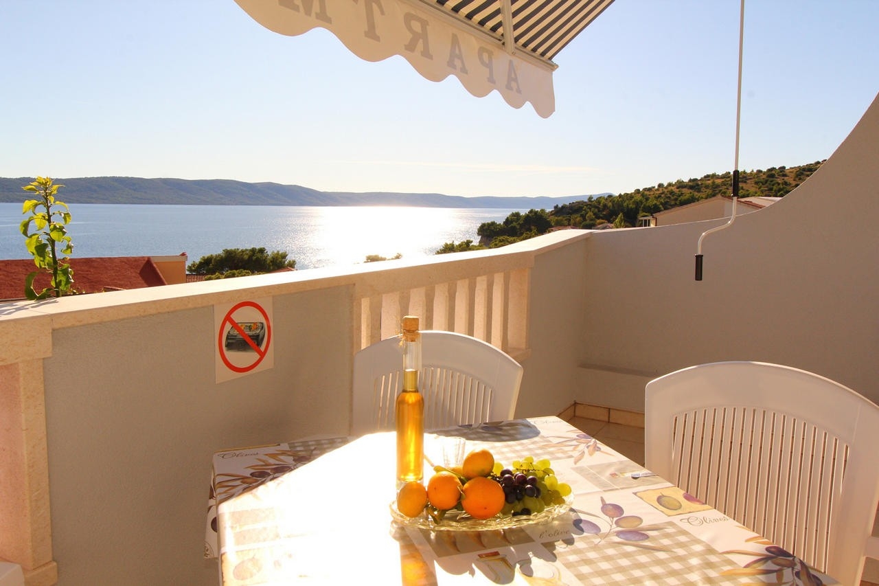 One bedroom apartment with terrace and sea view Živogošće - Blato, Makarska  A-d