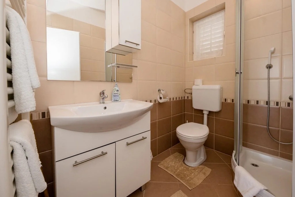 One bedroom apartment with terrace and sea view Palit, Rab  A-a