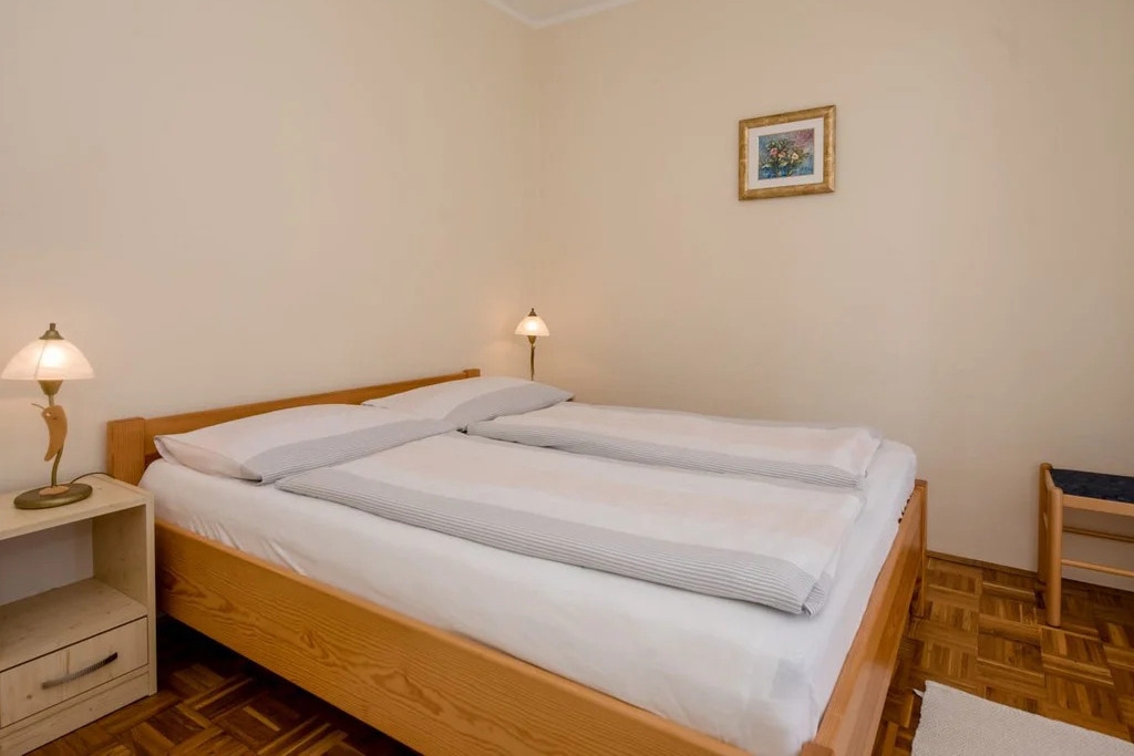 One bedroom apartment with terrace and sea view Palit, Rab  A-a