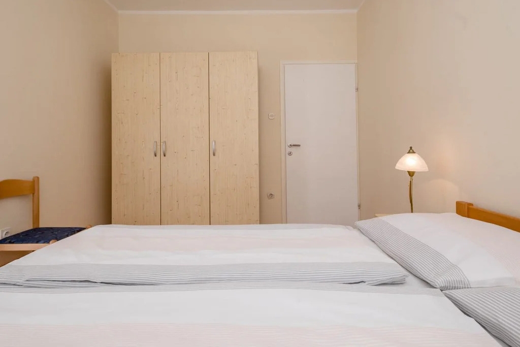 One bedroom apartment with terrace and sea view Palit, Rab  A-a