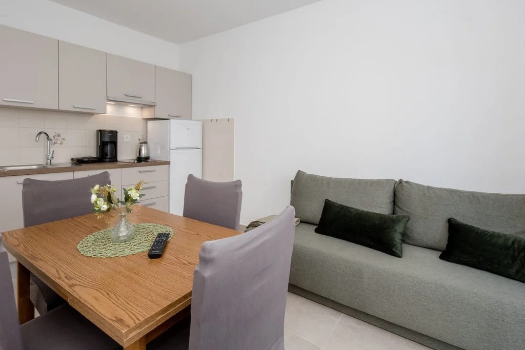 One bedroom apartment with terrace and sea view Palit, Rab  A-a
