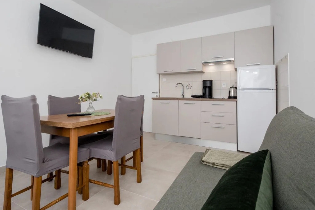 One bedroom apartment with terrace and sea view Palit, Rab  A-a