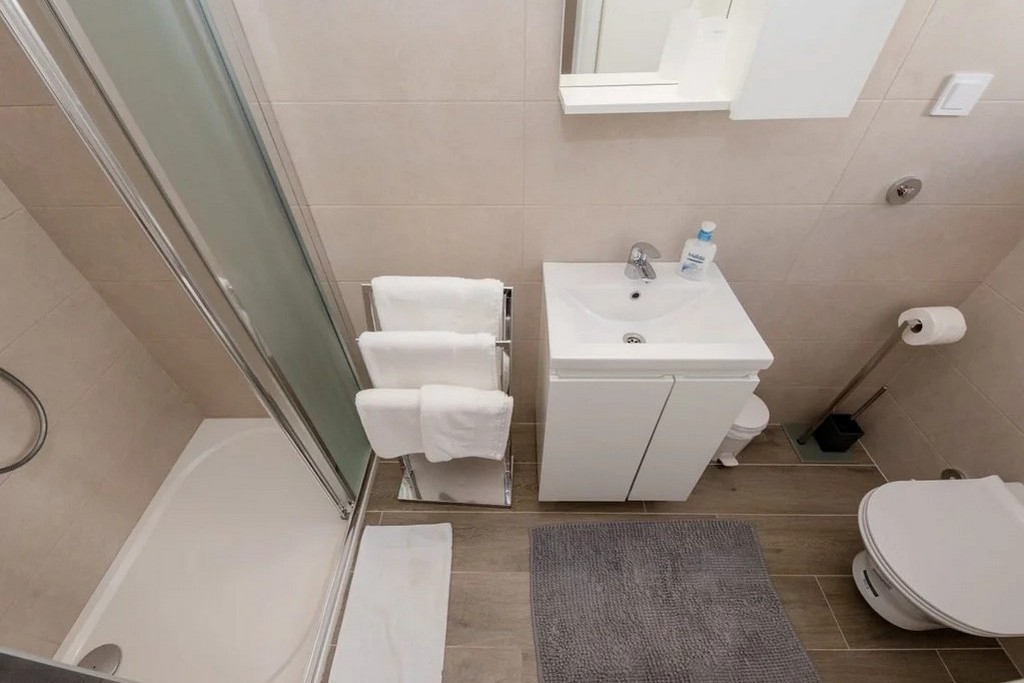 One bedroom apartment with terrace and sea view Palit, Rab  A-b