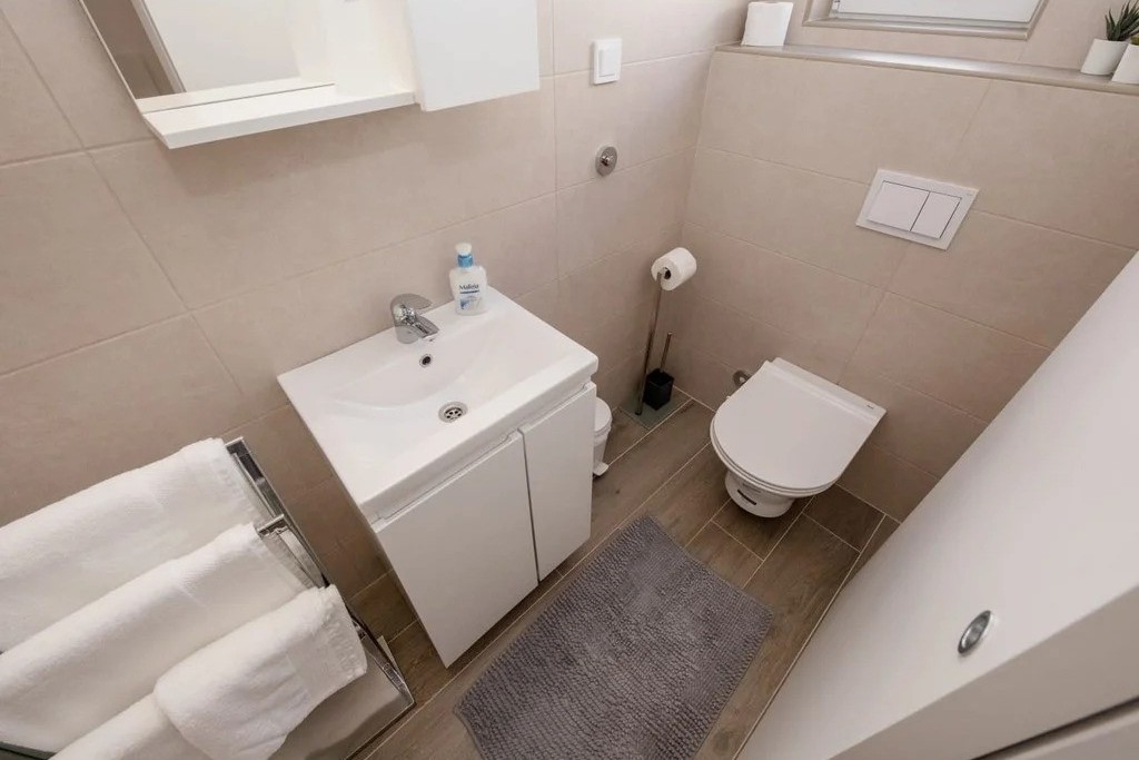 One bedroom apartment with terrace and sea view Palit, Rab  A-b