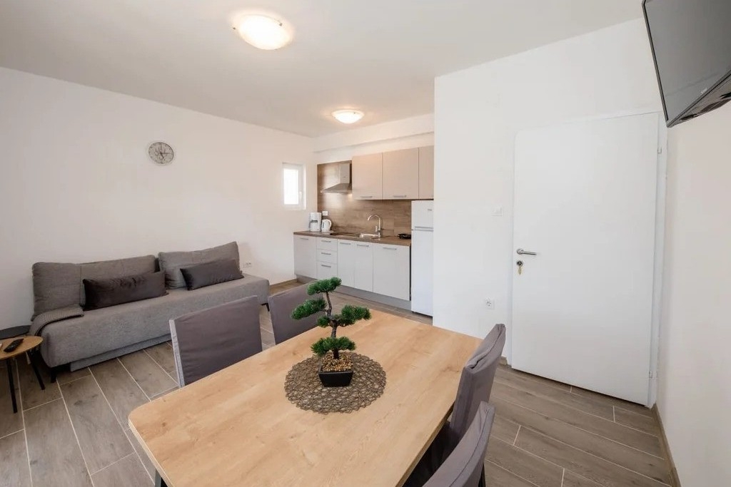 One bedroom apartment with terrace and sea view Palit, Rab  A-b