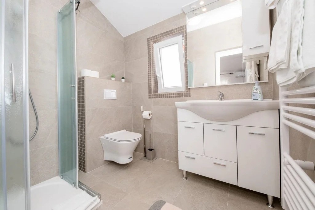 One bedroom apartment with terrace and sea view Palit, Rab  A-c