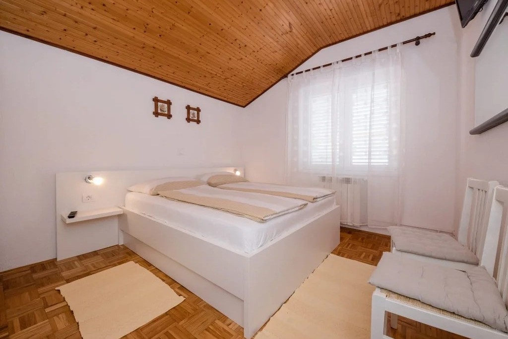 One bedroom apartment with terrace and sea view Palit, Rab  A-c