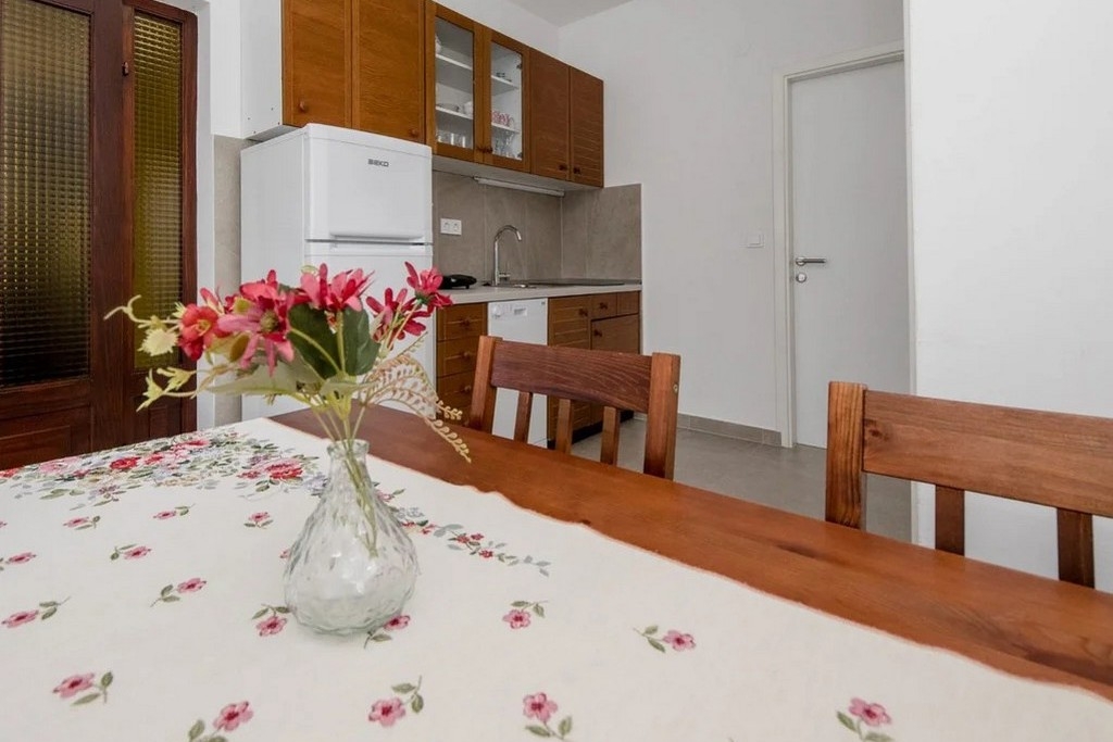 One bedroom apartment with terrace and sea view Palit, Rab  A-c