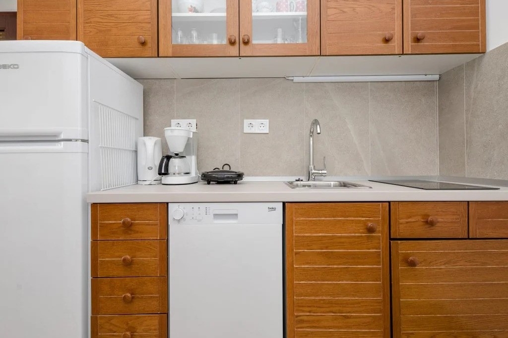One bedroom apartment with terrace and sea view Palit, Rab  A-c