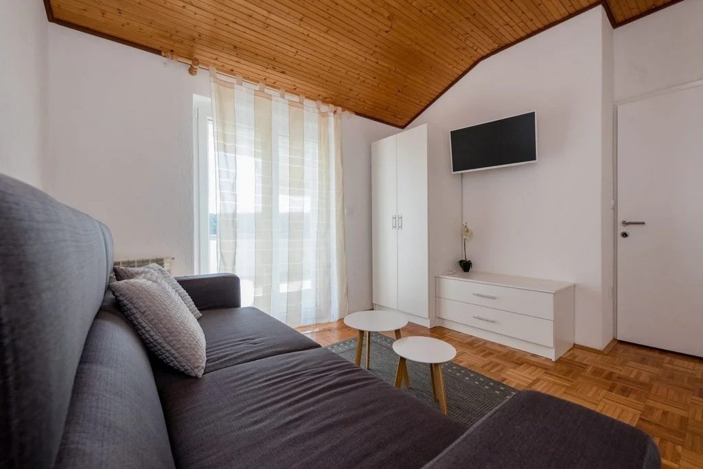 One bedroom apartment with terrace and sea view Palit, Rab  A-c