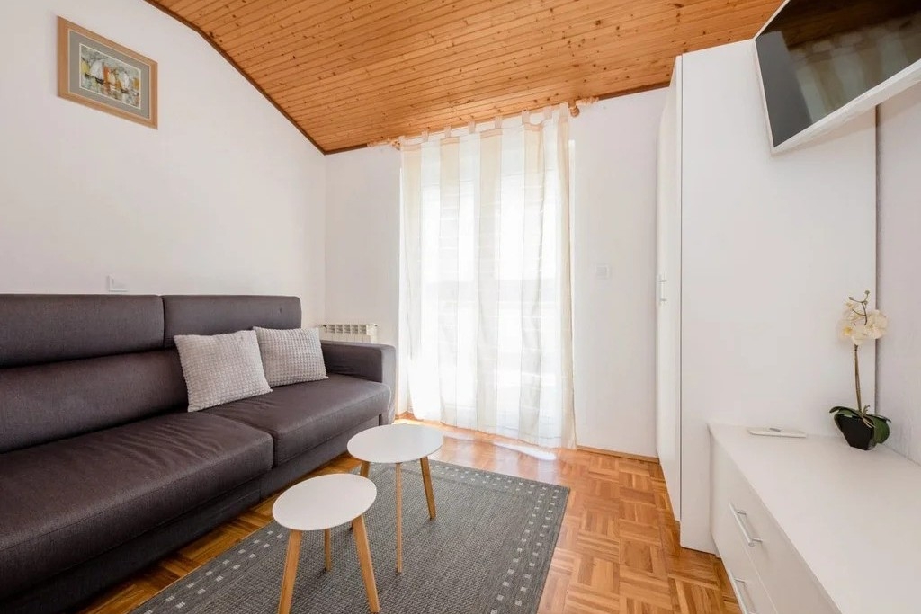 One bedroom apartment with terrace and sea view Palit, Rab  A-c