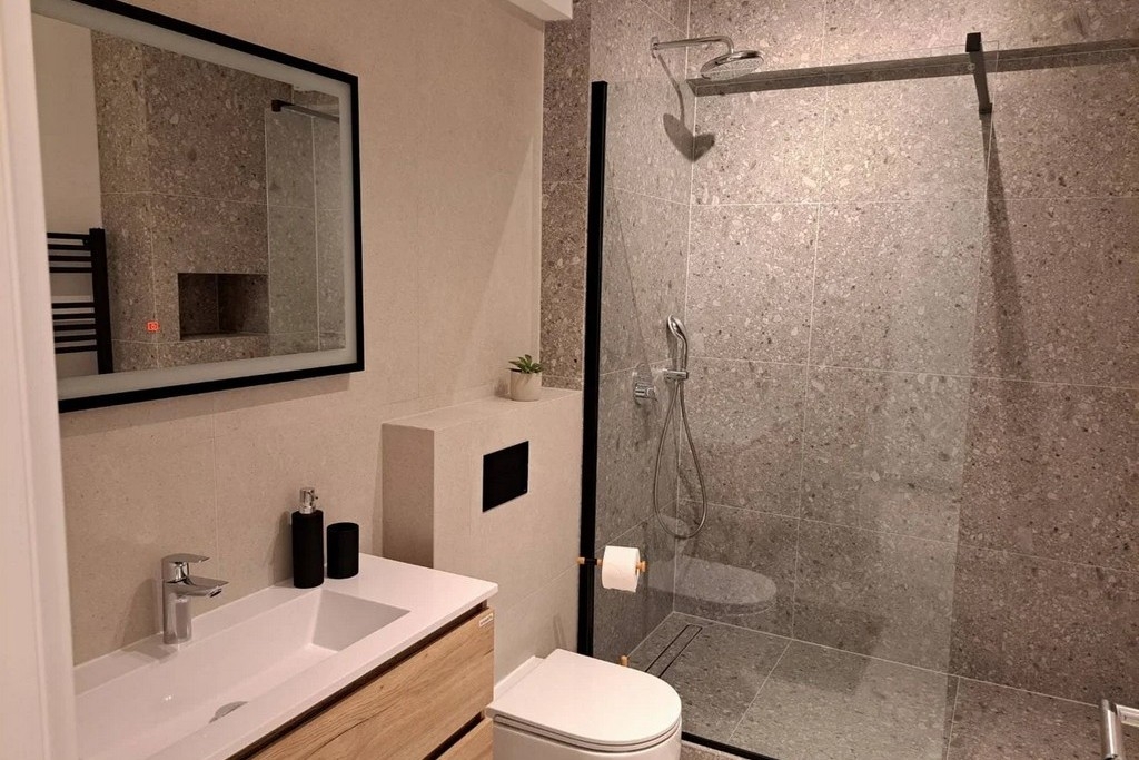 One bedroom apartment with terrace and sea view Palit, Rab  A-d