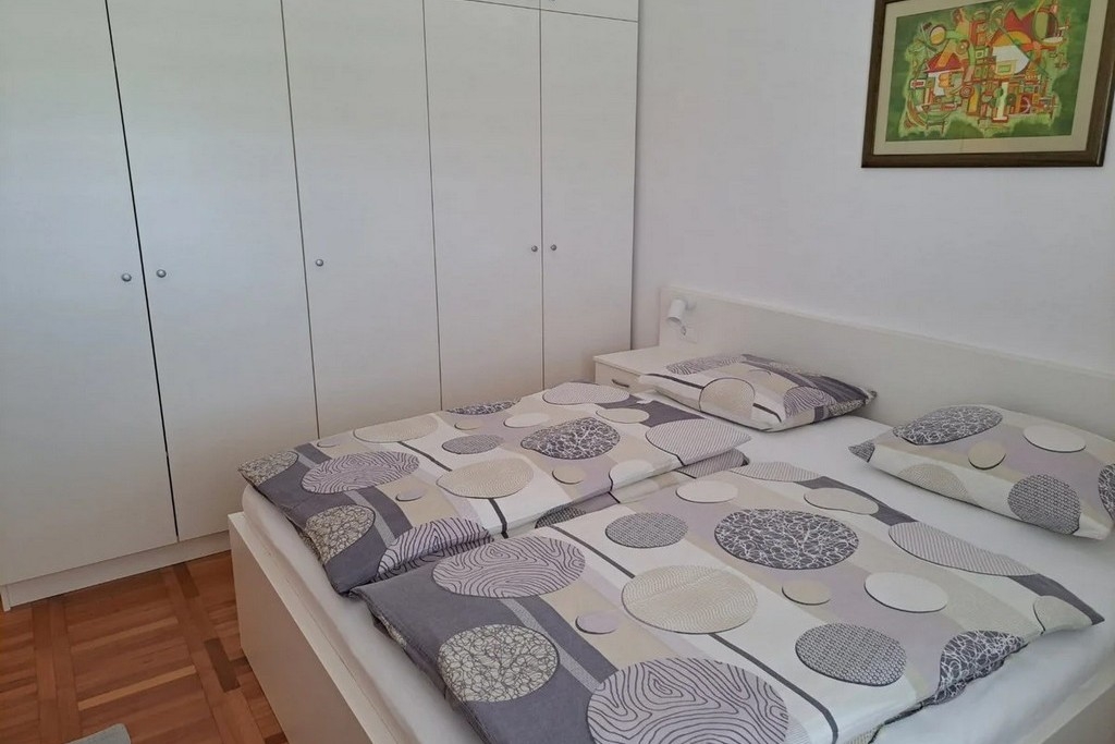 One bedroom apartment with terrace and sea view Palit, Rab  A-d