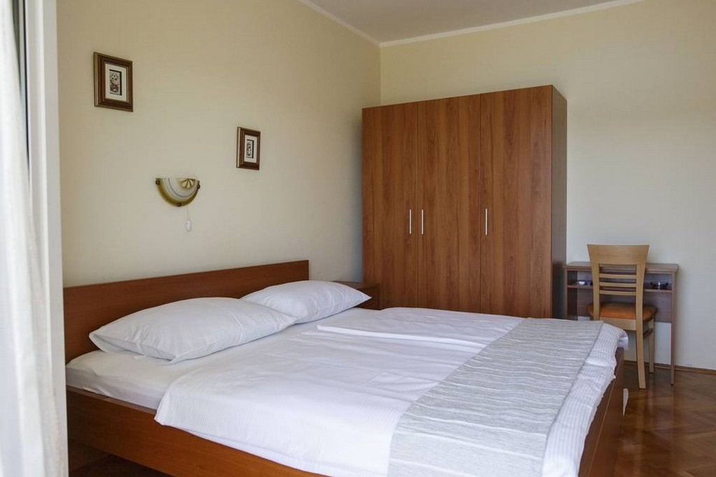Room with balcony and sea view Palit, Rab  S-c