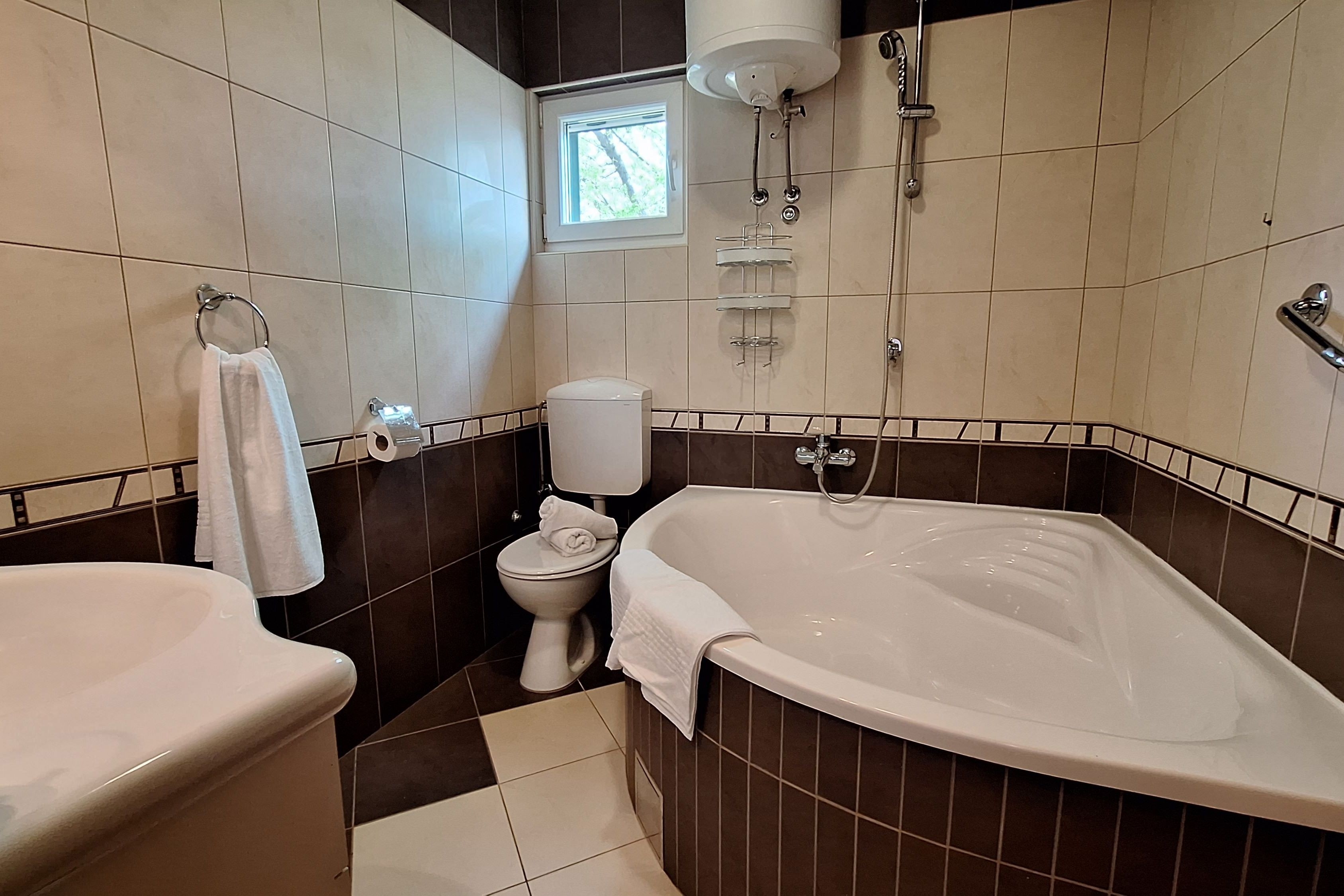 Four bedroom house with terrace Maovice, Zagora  K