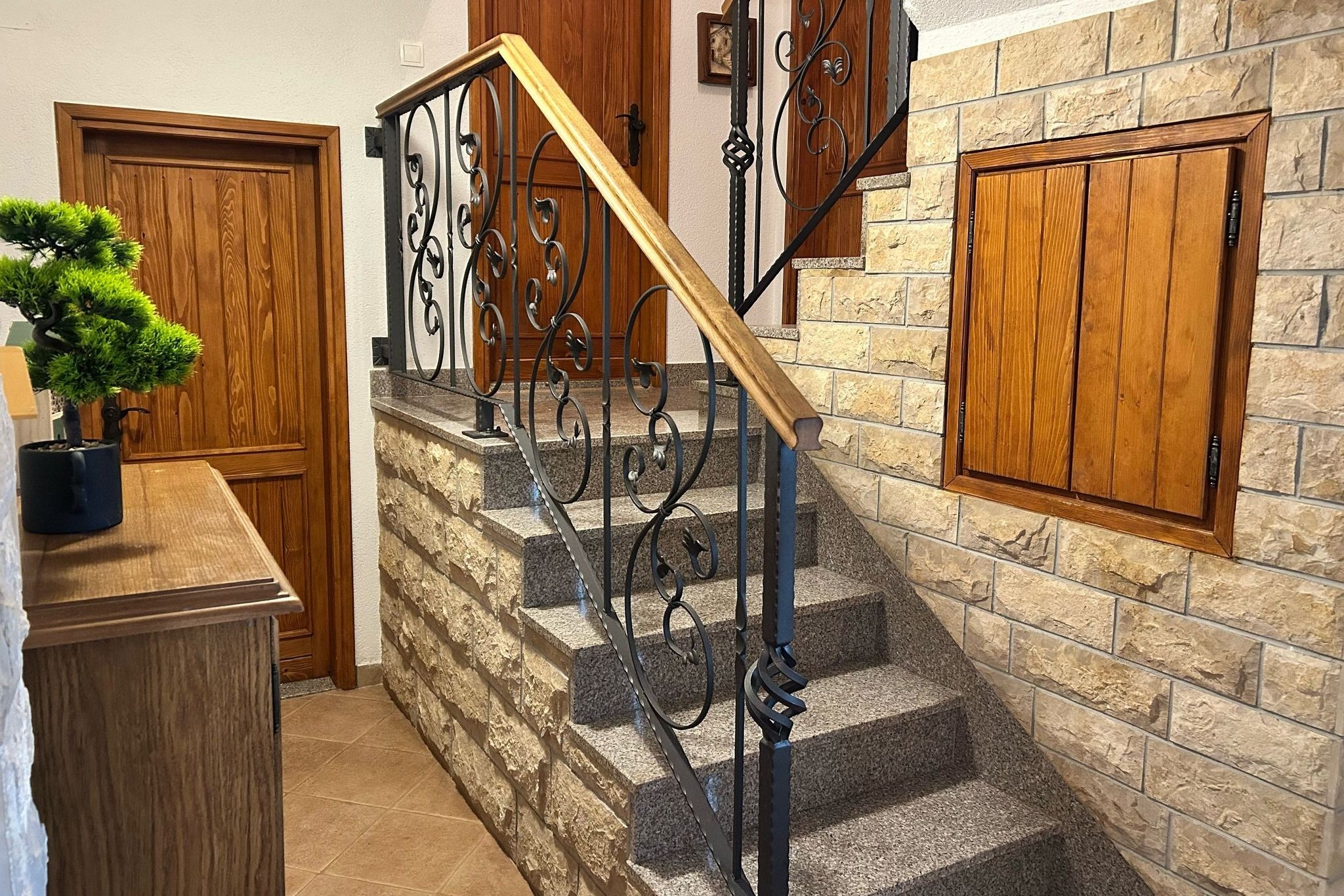 Four bedroom house with terrace Maovice, Zagora  K