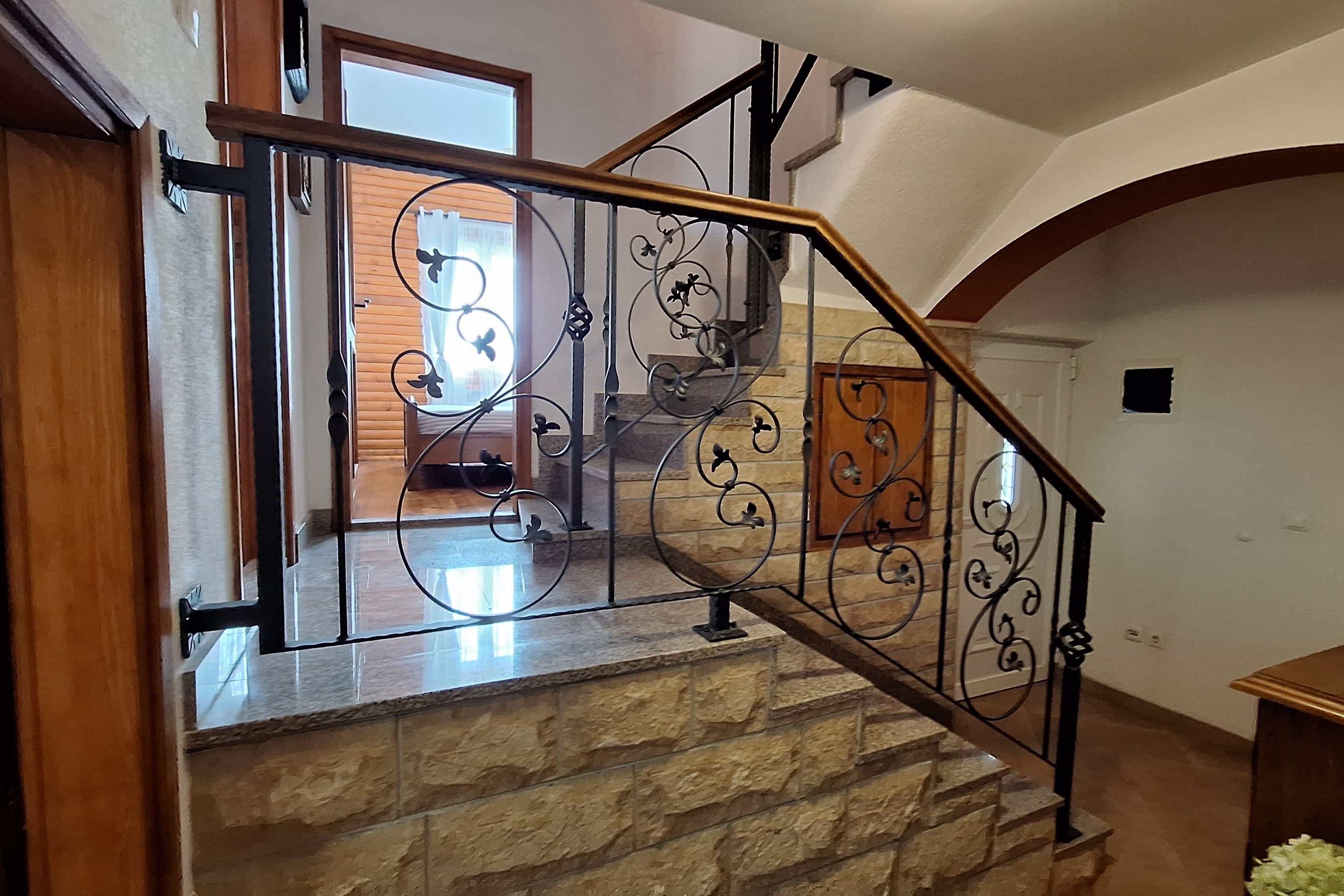 Four bedroom house with terrace Maovice, Zagora  K
